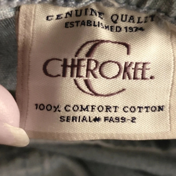 Cherokee Light Wash Jeans - Picture 4 of 10